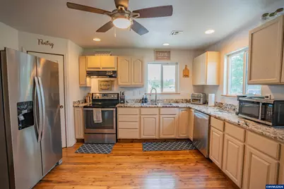 530 Brooks St, Lebanon, OR 97355 - Photo 4