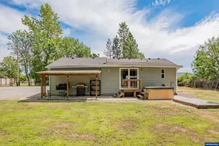 530 Brooks St, Lebanon, OR 97355 - Photo 2