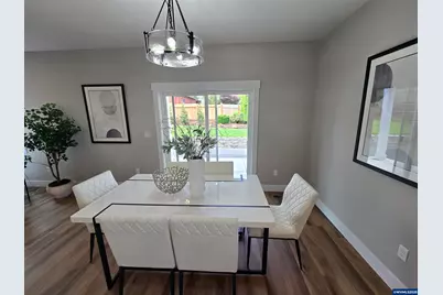 195 Iowa St, Silverton, OR 97381 - Photo 6