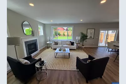 195 Iowa St, Silverton, OR 97381 - Photo 2