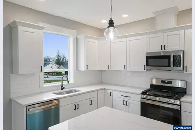 195 Iowa St, Silverton, OR 97381 - Photo 14