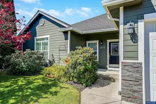 1231 SW 3rd Ave, Mill City, OR 97360 - Photo 2