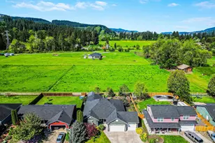 1231 SW 3rd Ave, Mill City, OR 97360 - Photo 4