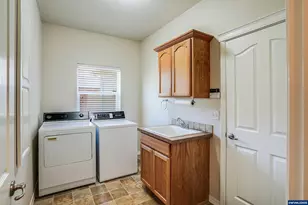 1231 SW 3rd Ave, Mill City, OR 97360 - Photo 30