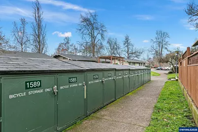 1579 Garfield Pl, Eugene, OR 97402 - Photo 18