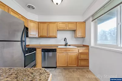 1579 Garfield Pl, Eugene, OR 97402 - Photo 4