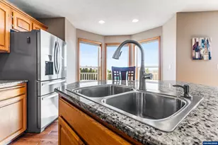 1656 Ashland Ct, Salem, OR 97304 - Photo 4