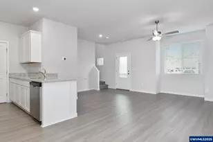 1251 Parkside Ave, Woodburn, OR 97071 - Photo 2