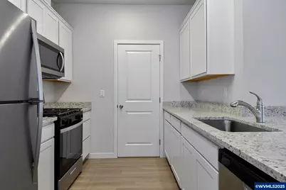 1251 Parkside Av, Woodburn, OR 97071 - Photo 6