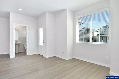 1233 Parkside Av, Woodburn, OR 97071 - Photo 2