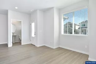 1233 Parkside Ave, Woodburn, OR 97071 - Photo 2