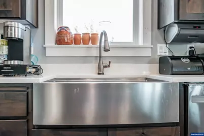 1369 S 10th St St, Independence, OR 97351 - Photo 12