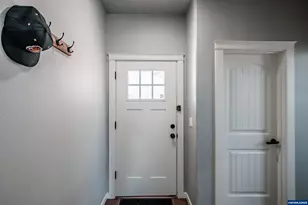 1369 S 10th St St, Independence, OR 97351 - Photo 4