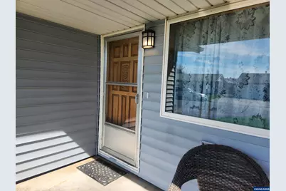 2207 Oregon Ct, Woodburn, OR 97071 - Photo 2
