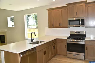 855 Oakleaf Wy, Silverton, OR 97381 - Photo 8