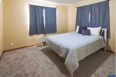 645 S Main St, Mount Angel, OR 97362 - Photo 8