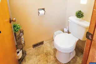 645 S Main St, Mount Angel, OR 97362 - Photo 16