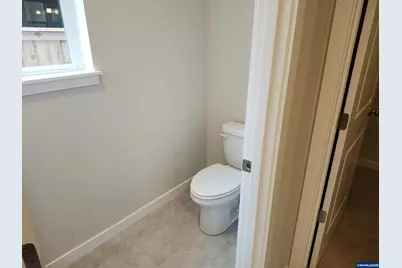 2950 Olympic St, Woodburn, OR 97071 - Photo 12