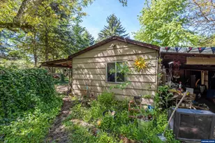 1400 Nandina St, Sweet Home, OR 97386 - Photo 10