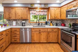 33510 Millview Way, Lebanon, OR 97355 - Photo 10