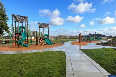 1779 SE Academy St, Dallas, OR 97338 - Photo 32