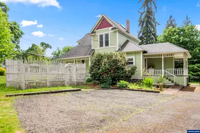 1067 Oak St, Silverton, OR 97381 - Photo 4