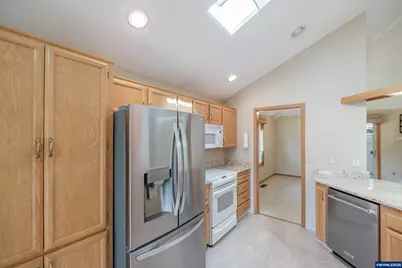 2724 Cedarwood Ct SE, Albany, OR 97322 - Photo 16