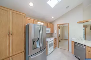 2724 Cedarwood Ct SE, Albany, OR 97322 - Photo 16