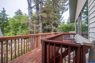 541 SE Oar Ave, Lincoln City, OR 97367 - Photo 20