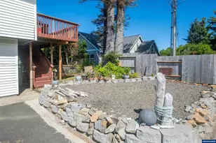 541 SE Oar Ave, Lincoln City, OR 97367 - Photo 8