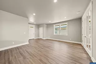 2522 NW Redwood Cir, Redmond, OR 97756 - Photo 12