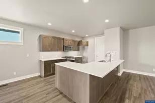 2522 NW Redwood Cir, Redmond, OR 97756 - Photo 14