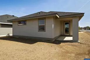 2525 NW Redwood Cir, Redmond, OR 97756 - Photo 4