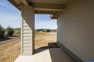 2525 NW Redwood Cir, Redmond, OR 97756 - Photo 8