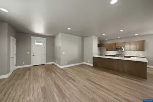 2525 NW Redwood Cir, Redmond, OR 97756 - Photo 10