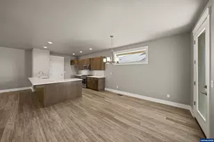 2525 NW Redwood Cir, Redmond, OR 97756 - Photo 18