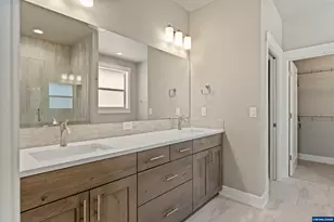 2622 NW Redwood Cir, Redmond, OR 97756 - Photo 24