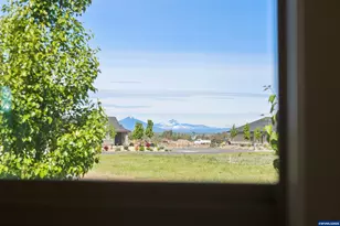 2528 NW Redwood Cir, Redmond, OR 97756 - Photo 18