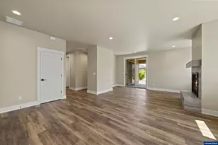 2628 NW Redwood Cir, Redmond, OR 97756 - Photo 14