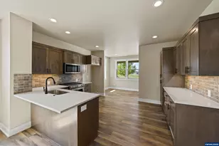 2628 NW Redwood Cir, Redmond, OR 97756 - Photo 16