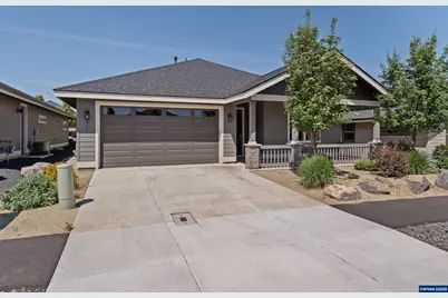 2771 NW 23rd Lp, Redmond, OR 97756 - Photo 2