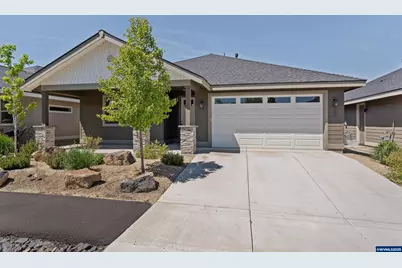 2695 NW 23rd Lp, Redmond, OR 97756 - Photo 2