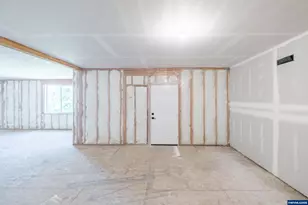 36953 Victory Dr, Lebanon, OR 97355 - Photo 30