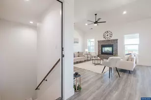 36953 Victory Dr, Lebanon, OR 97355 - Photo 26