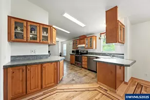 1015 Oak St, Silverton, OR 97381 - Photo 12