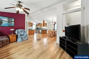 1015 Oak St, Silverton, OR 97381 - Photo 8