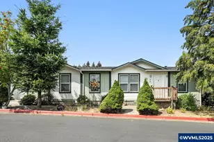 1015 Oak St, Silverton, OR 97381 - Photo 2
