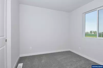 1215 Parkside Av, Woodburn, OR 97071 - Photo 14