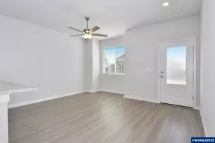 1215 Parkside Ave, Woodburn, OR 97071 - Photo 2