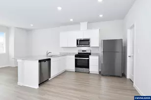 1185 Parkside Ave, Woodburn, OR 97071 - Photo 6